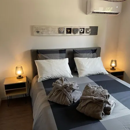 Perla Saint-tropez Sur Mer, 3-5 Chambres, Vue Mer, Piscine Chauffee Avril A Octobre *