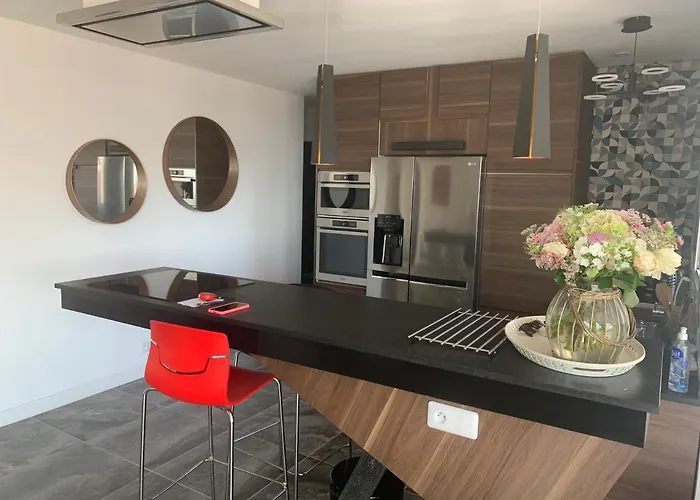 Perla Saint-tropez Sur Mer, 3-5 Chambres, Vue Mer, Piscine Chauffee Avril A Octobre *