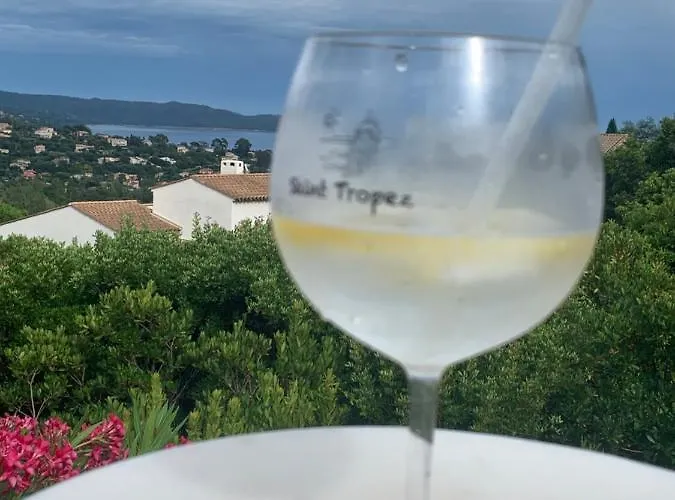 Perla Saint-tropez Sur Mer, 3-5 Chambres, Vue Mer, Piscine Chauffee Avril A Octobre Villa *